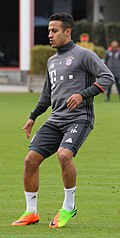 https://upload.wikimedia.org/wikipedia/commons/thumb/9/92/Thiago_Training_2017-03_FC_Bayern_Muenchen-2.jpg/120px-Thiago_Training_2017-03_FC_Bayern_Muenchen-2.jpg